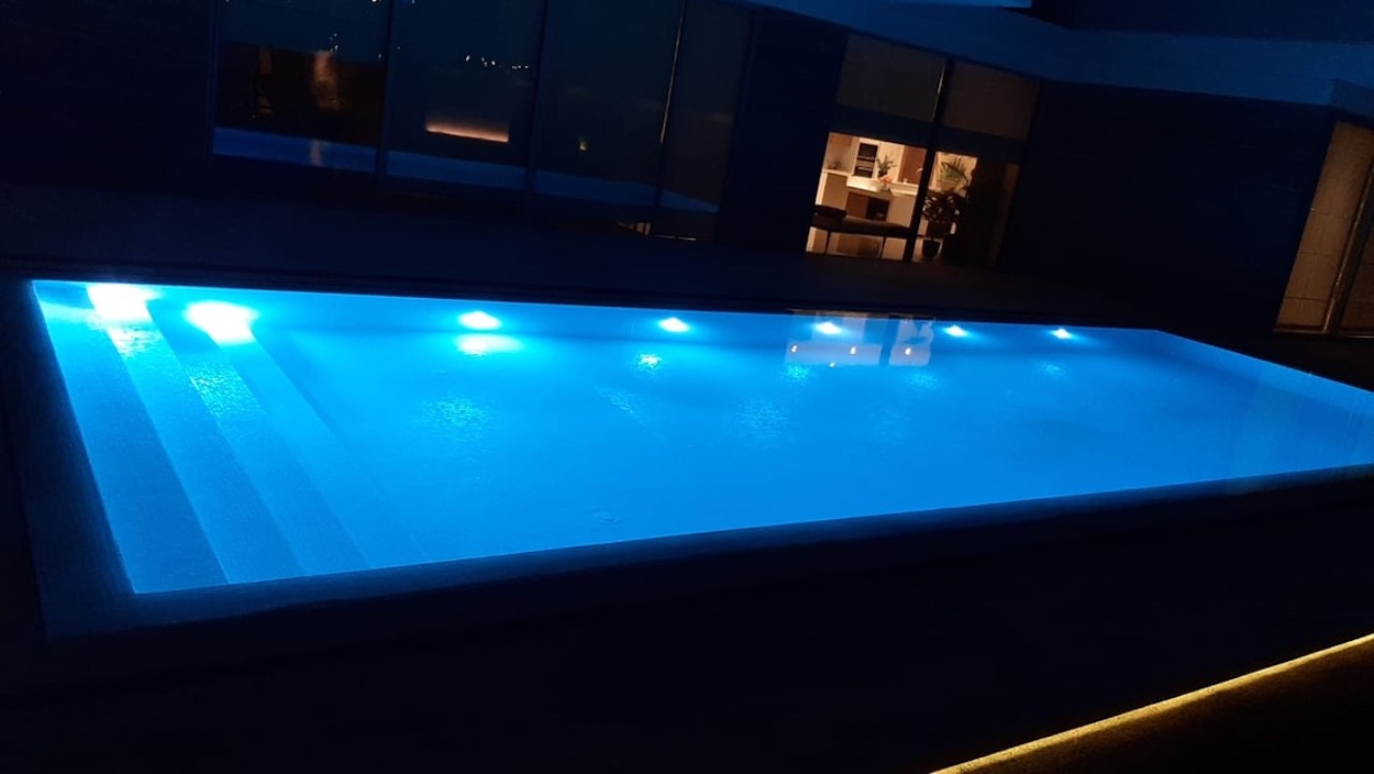 Luxury Overflow White Pearl Mirror Pool | Dubai Hills Dubai