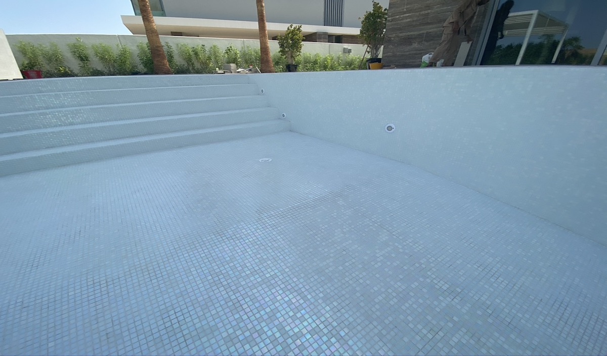 Luxury Overflow White Pearl Mirror Pool | Dubai Hills Dubai