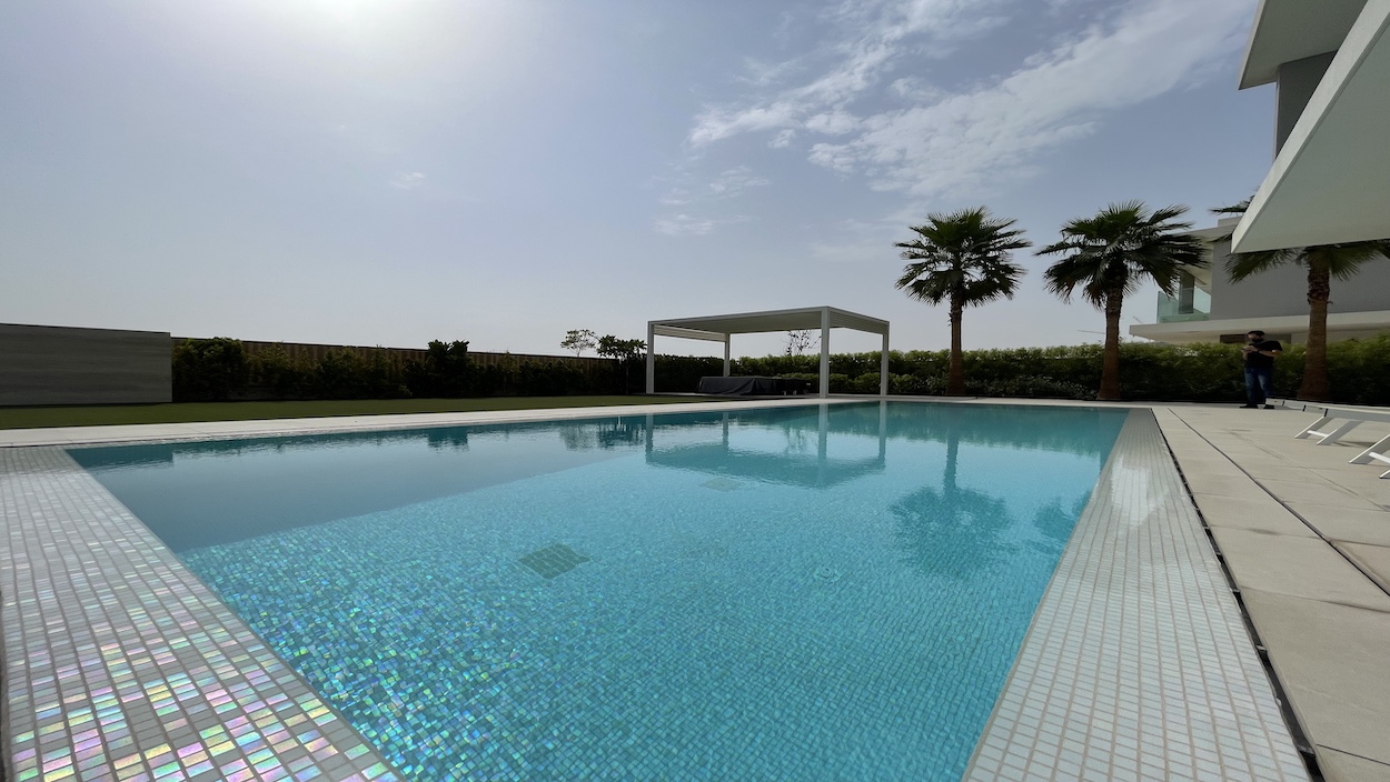 Luxury Overflow White Pearl Mirror Pool | Dubai Hills Dubai