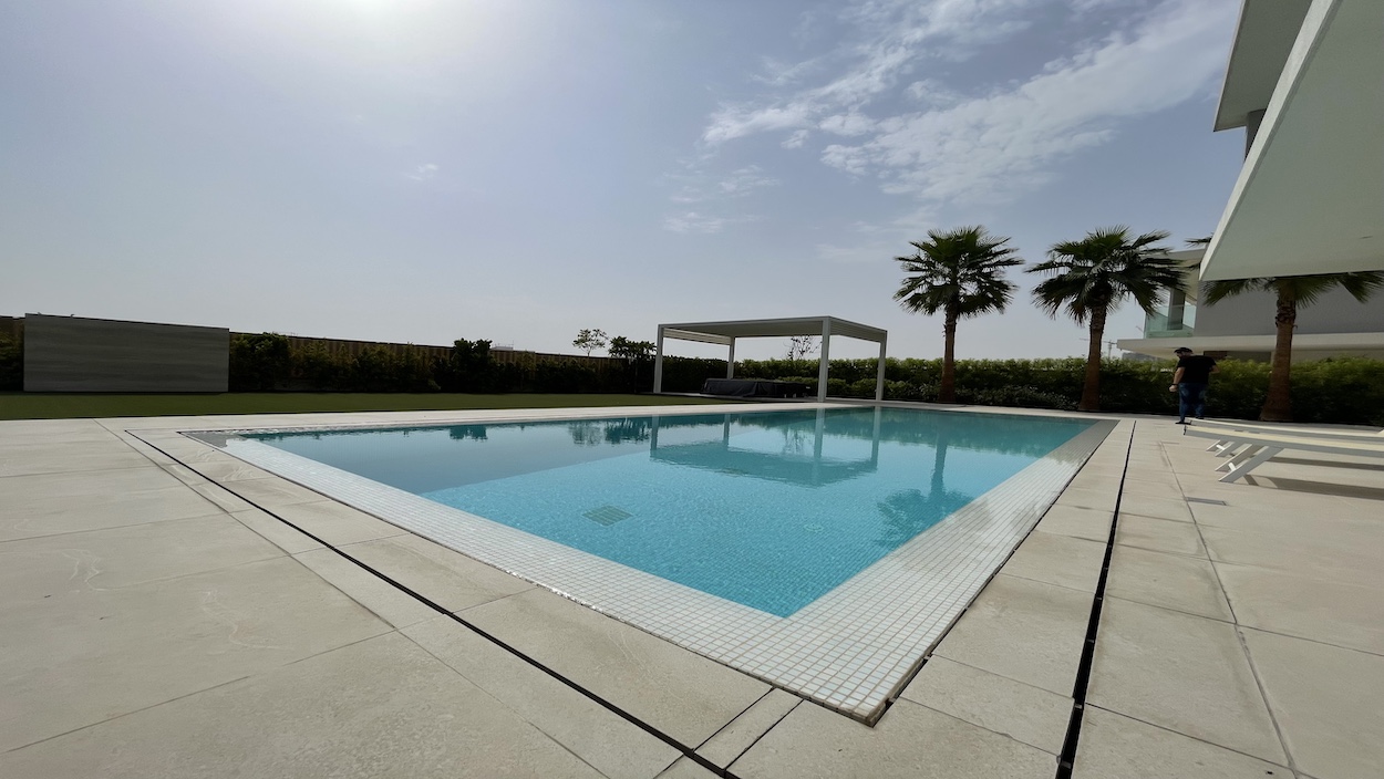 Luxury Overflow White Pearl Mirror Pool | Dubai Hills Dubai
