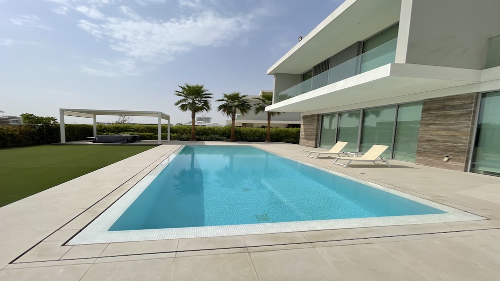Luxury Overflow White Pearl Mirror Pool | Dubai Hills Dubai