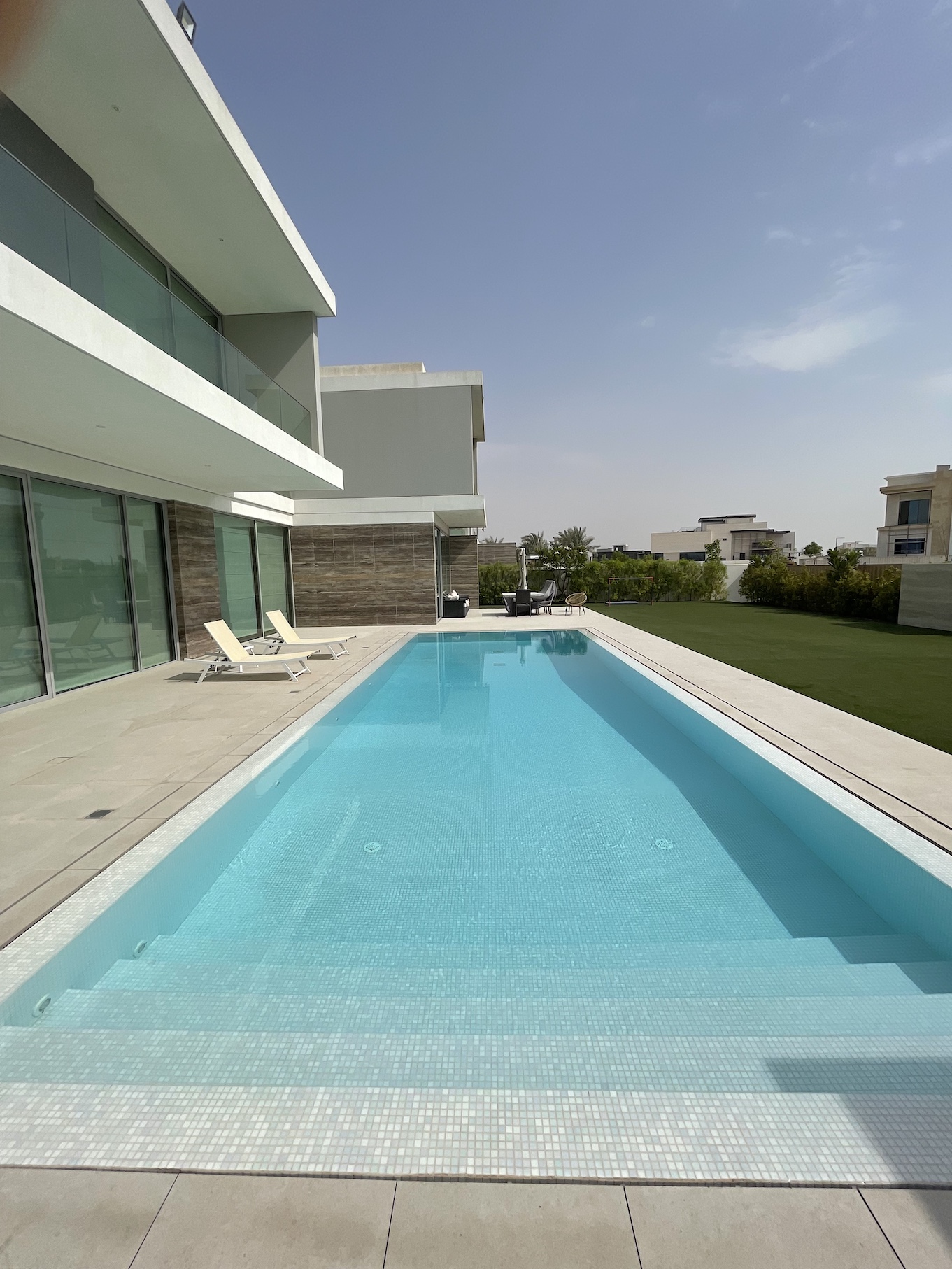 Luxury Overflow White Pearl Mirror Pool | Dubai Hills Dubai
