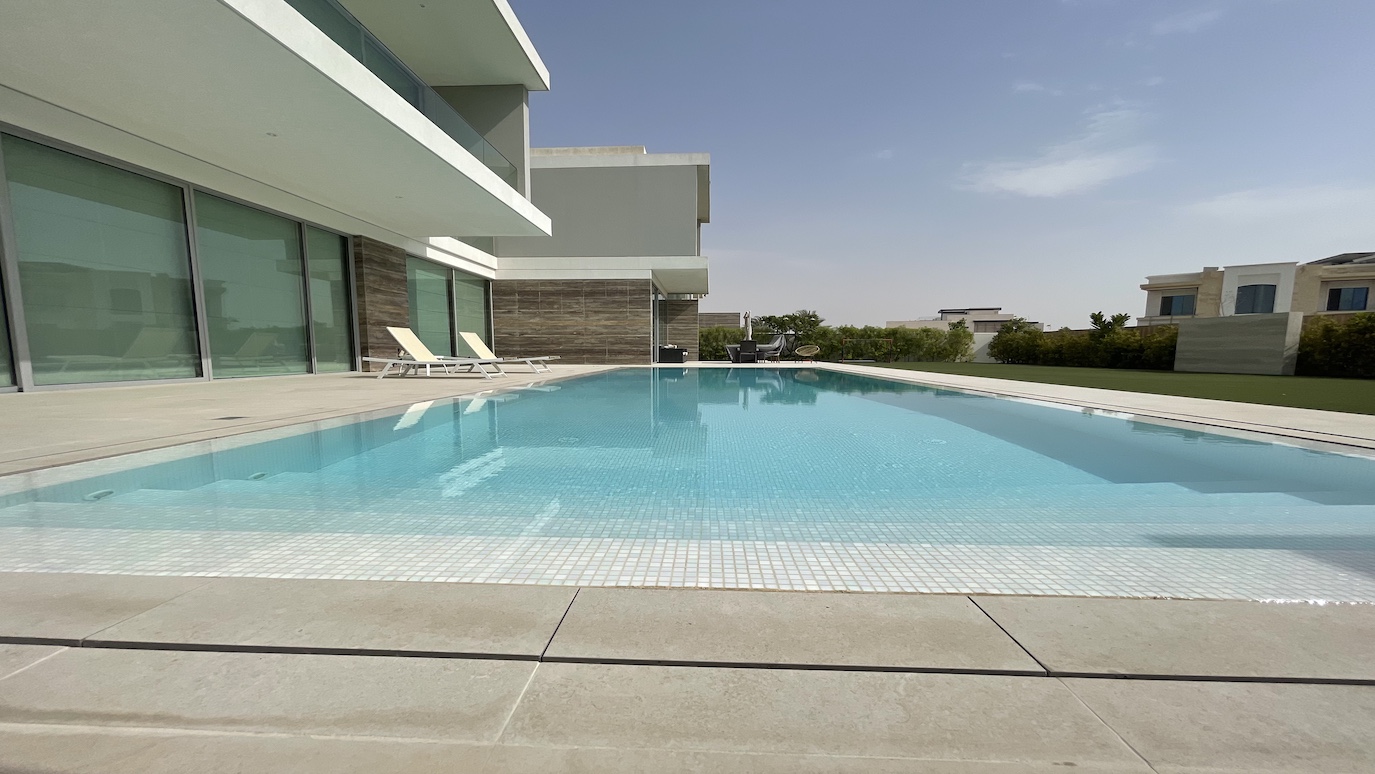 Luxury Overflow White Pearl Mirror Pool | Dubai Hills Dubai