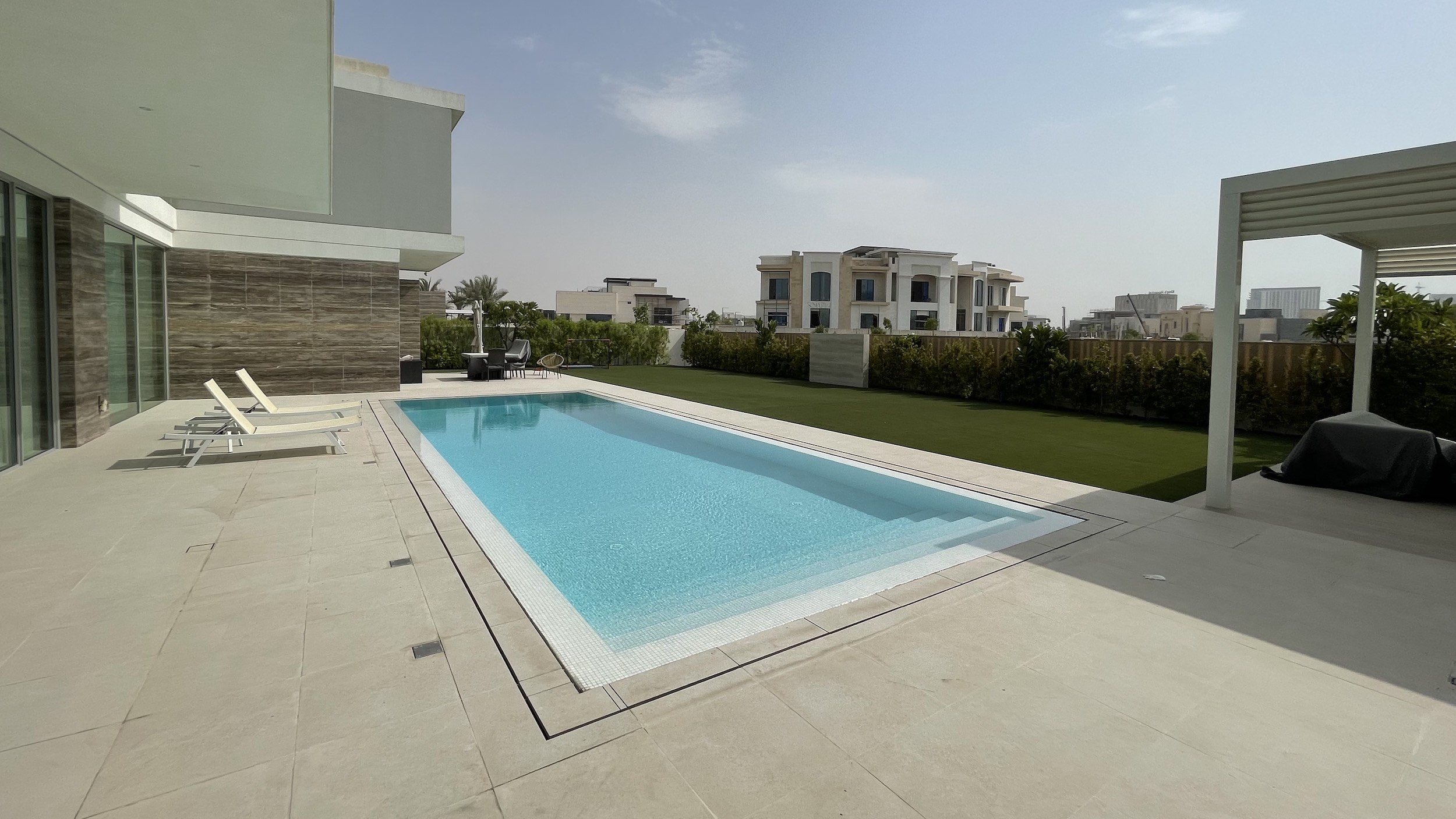 Luxury Overflow White Pearl Mirror Pool | Dubai Hills Dubai