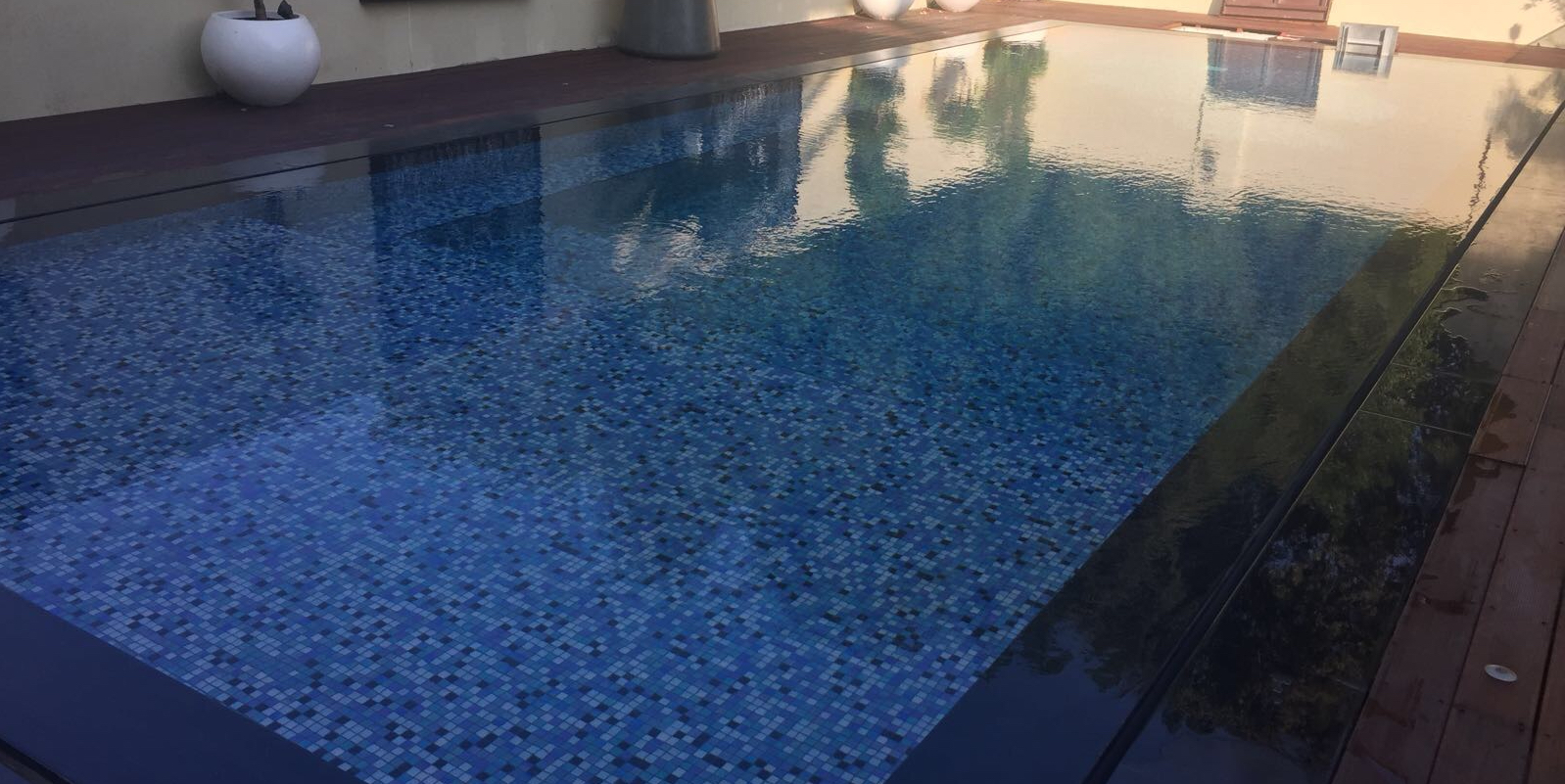Luxury Mirror Overflow Pool | Jumeirah Park Dubai