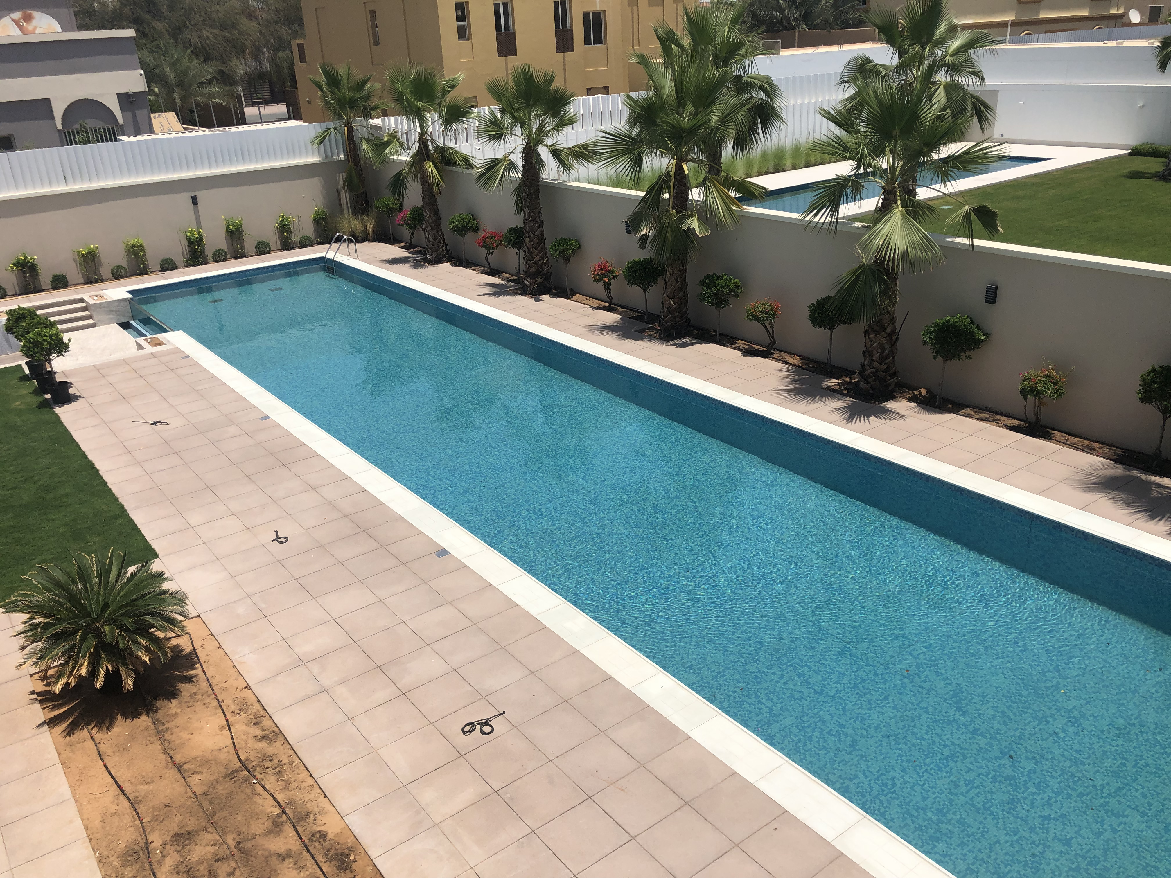 Overflow Pool Transparent Wall
