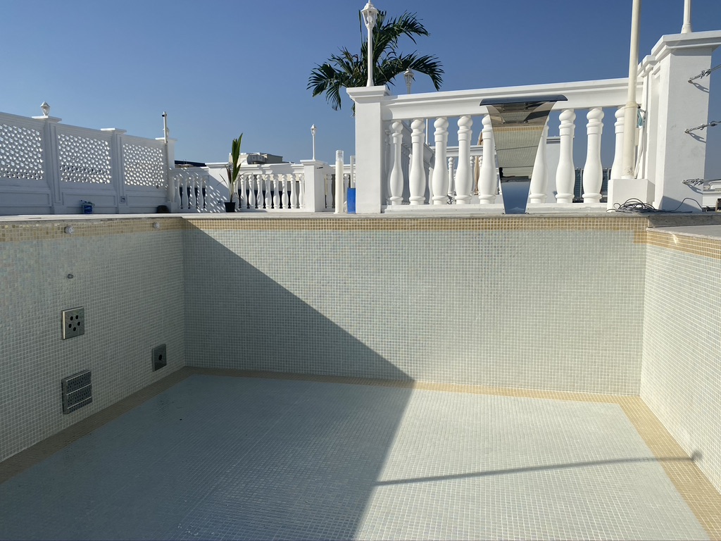 Luxury Rooftop Infinity Pool | Vincitore Boulevard Arjan Dubai