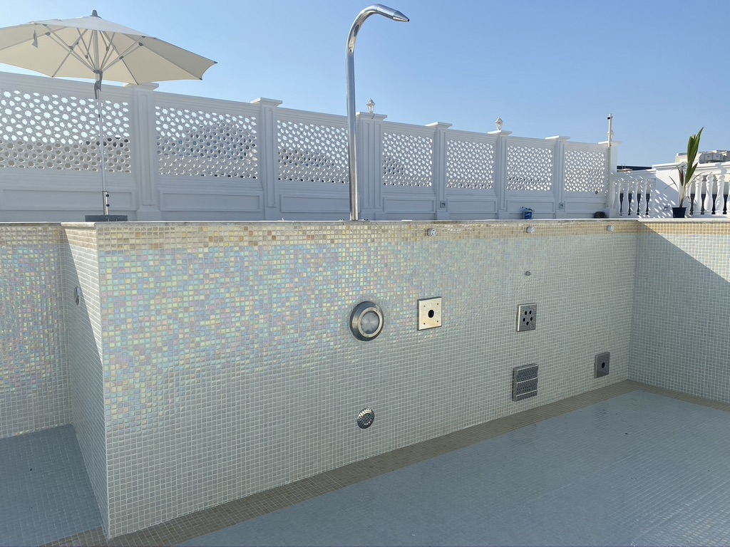 Luxury Rooftop Infinity Pool | Vincitore Boulevard Arjan Dubai