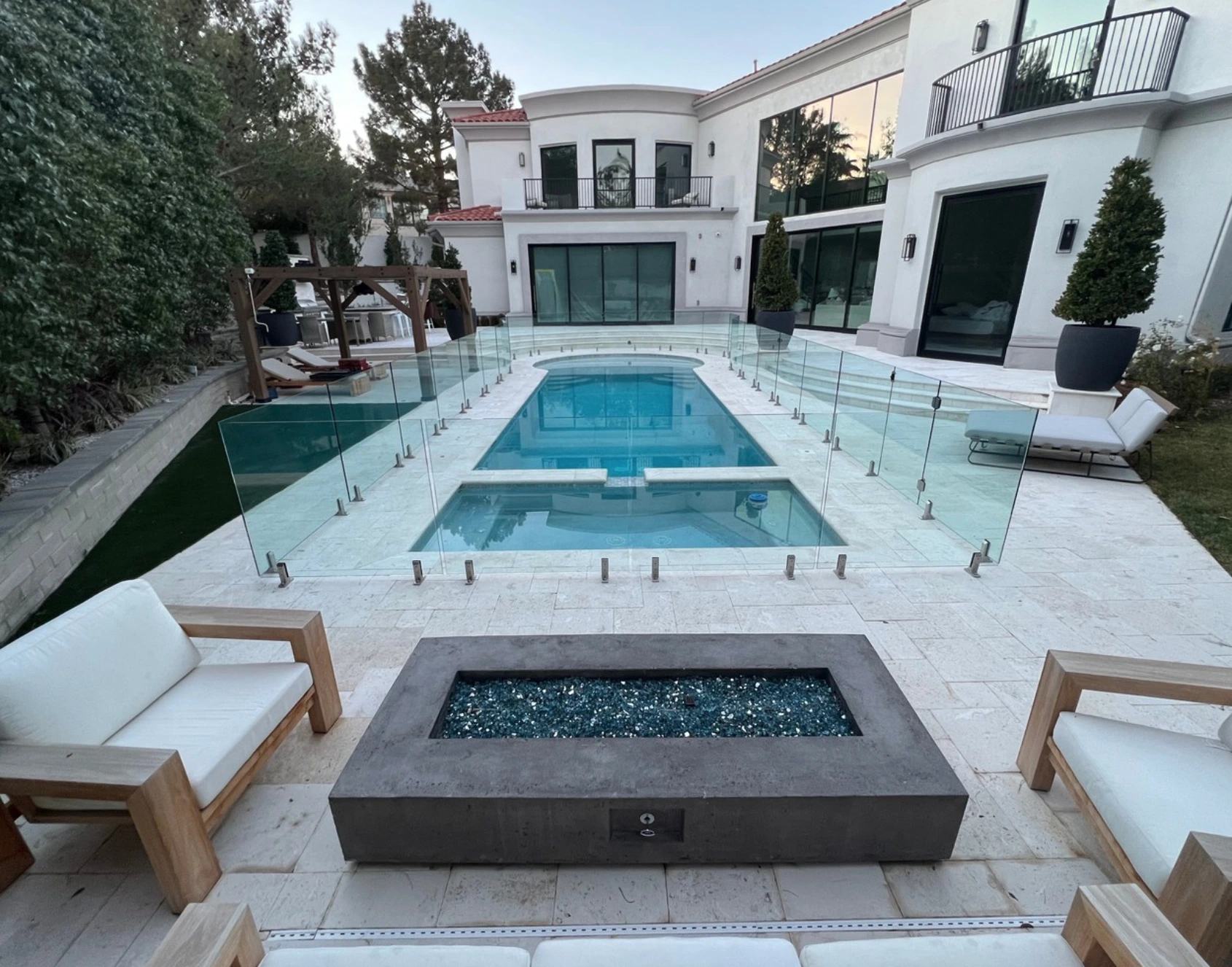 Glass vs mesh pool fence comparison for Dubai swimming pool safety options