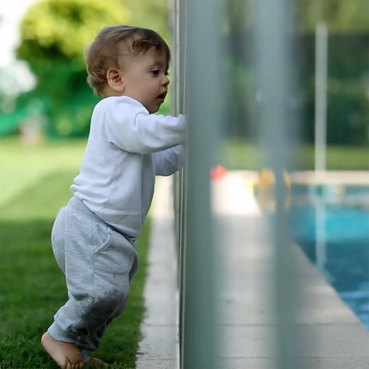 Luxury pool safety fence villa in Dubai with elegant outdoor pool design